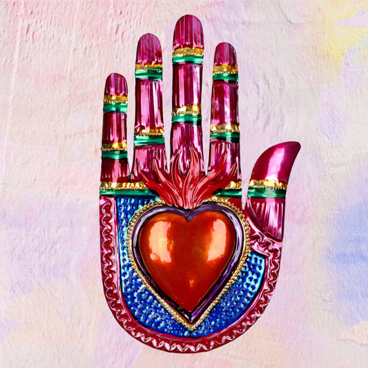 Ex Voto Mexicaanse handgemaakte hand met hart in bas-reliëf